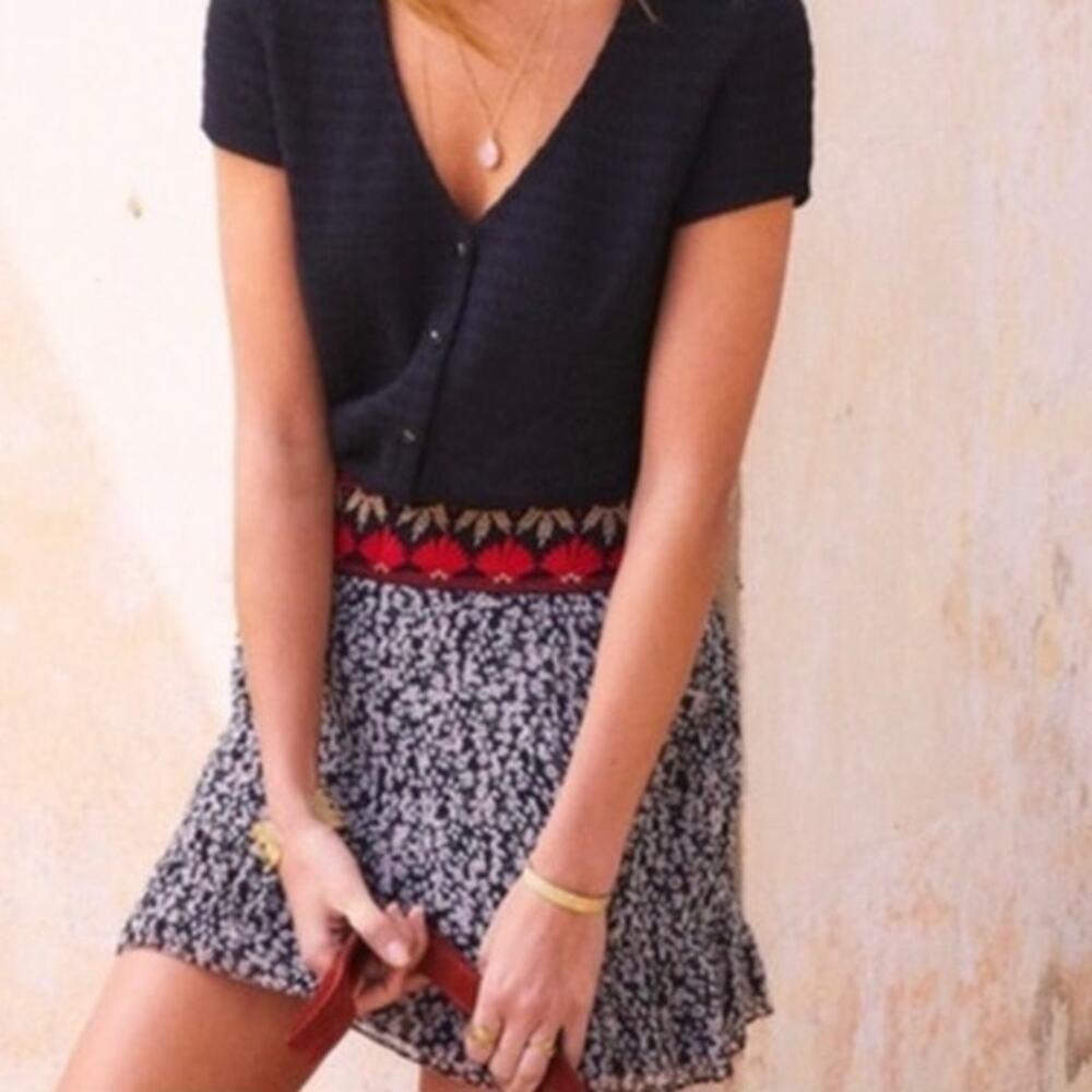 NWOT Sezane Cassi Embroidered Floral Skirt Fleurs Fond Noir Women's Size US(4)